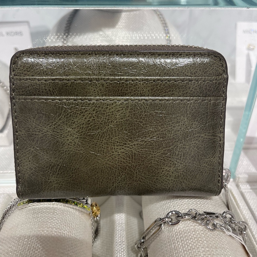 MICHAEL KORS Jet Set Medium Distressed Zip Around Card Case
Olive
NWT - Picture 3 of 16